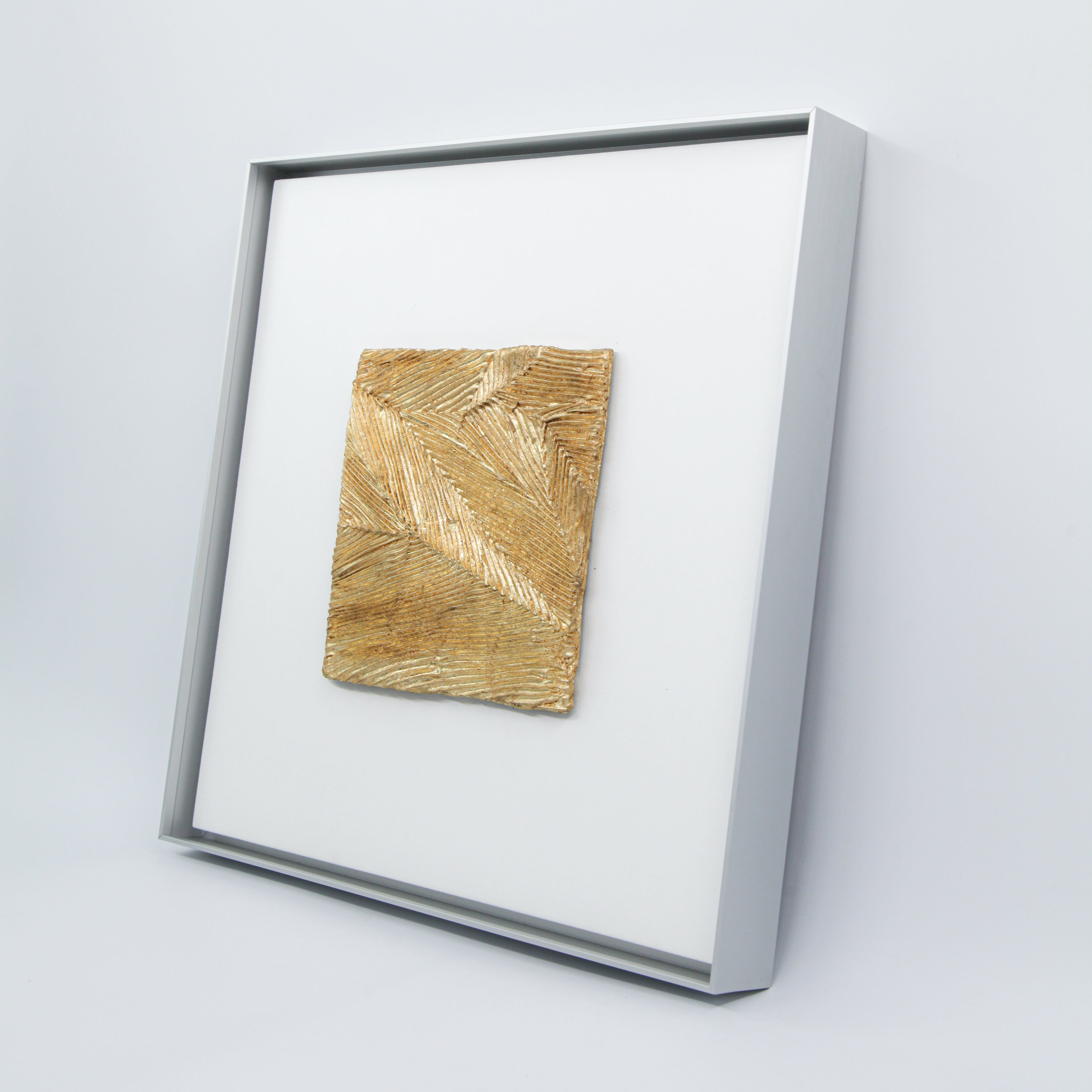 Meridian — Gilded Foil · Aura Frame, full view of a metal element wall art with hand-worked branching vein relief across the mineral ground, each channel filled with Eastern Jin Dynasty gilded foil beaten to 0.1 microns, the luster shifting with the viewing angle like a gold seam brought to the surface.